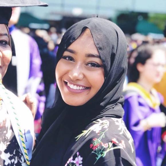 Meet your Posher, Azza - Picture 1 of 1